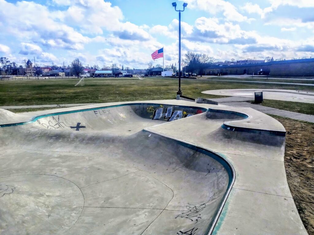Belding Skate Park © EagleEyeExplorer on Google Maps