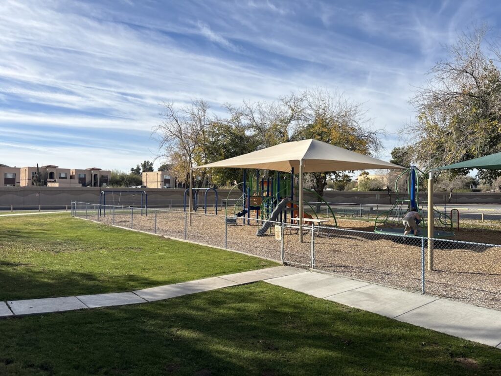 Coffinger Park © Joseph Robson on Google Maps