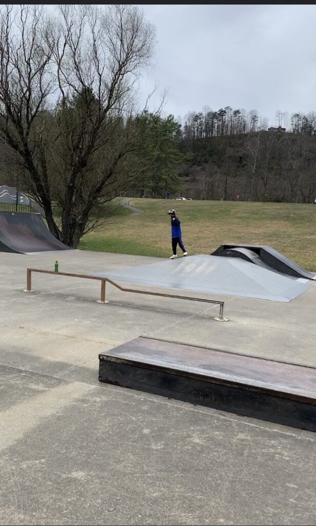 Coonskin Skate Park © WayZ Spams on Google Maps