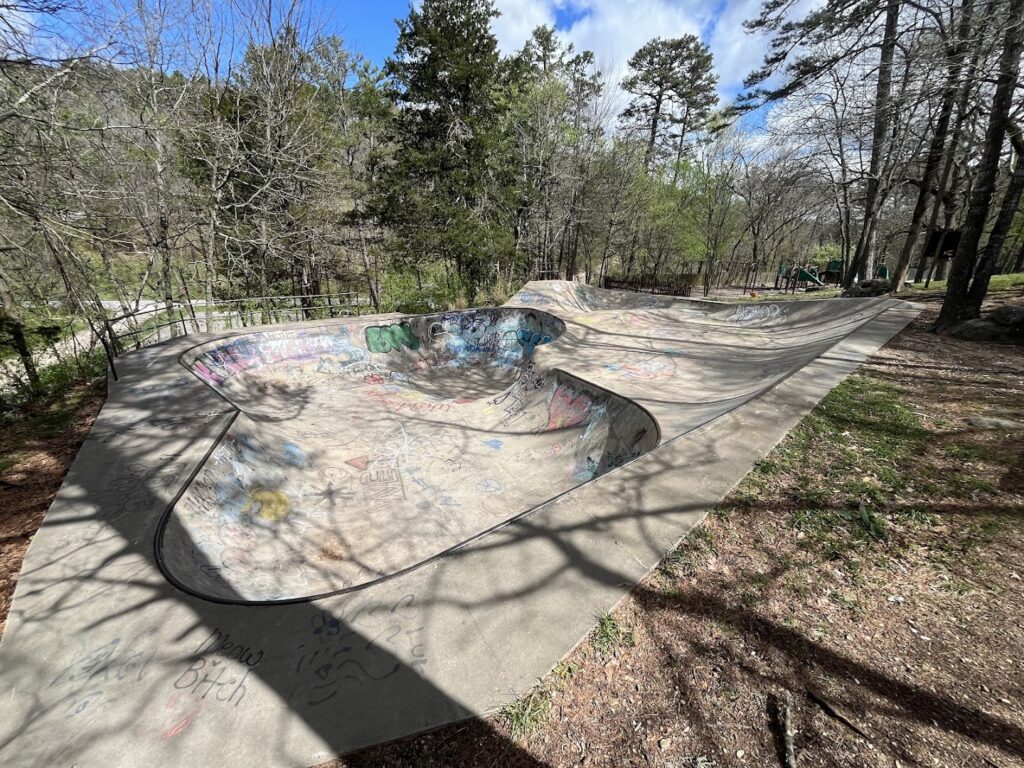 Eureka Springs Skatepark © Jefferson 74 on Google Maps
