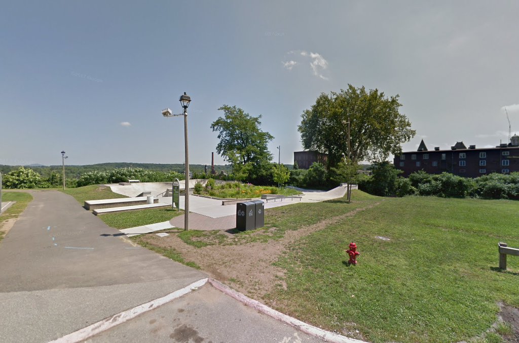 Holyoke Skate Park © Pizza Club Presedent on Google Maps