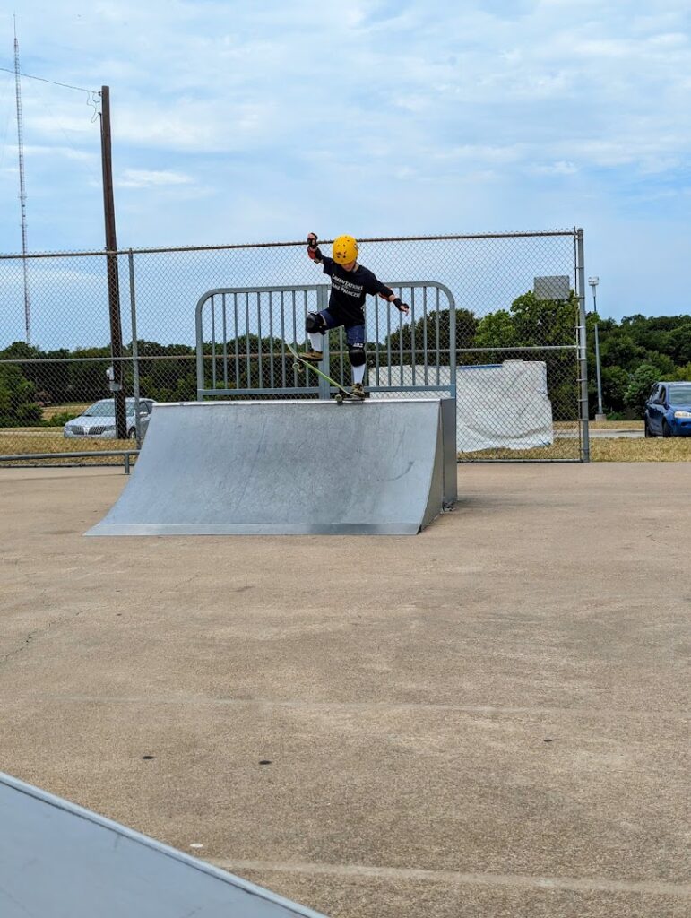 Oakland Lake Skate Park © Occ U. Pant (Occupant) on Google Maps