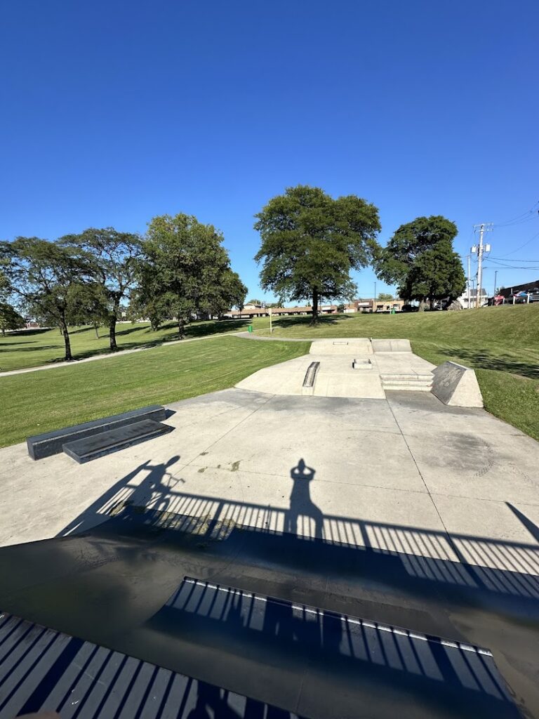 Summit Park District Skate Park © Eli Lukasik on Google Maps