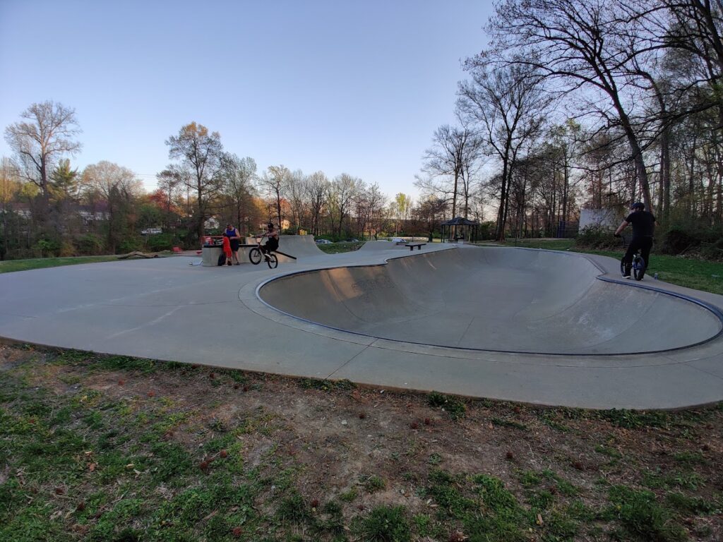 Sunnyside Skate Park © Kem C on Google Maps