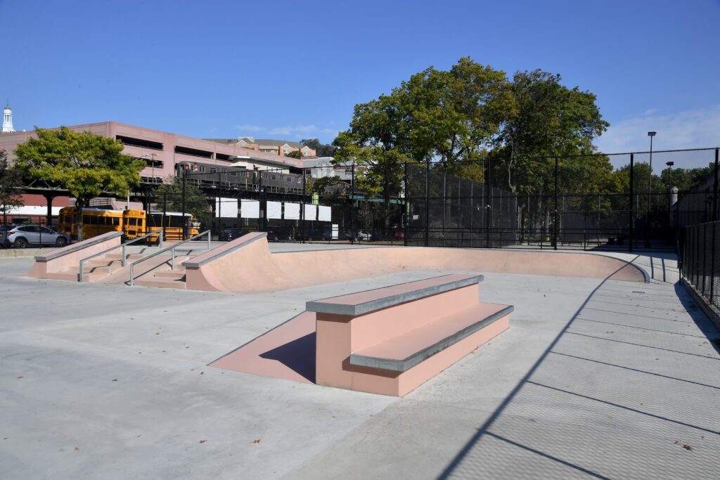 Van Cortlandt Skate Park © Van Cortlandt Skate Park on Google Maps