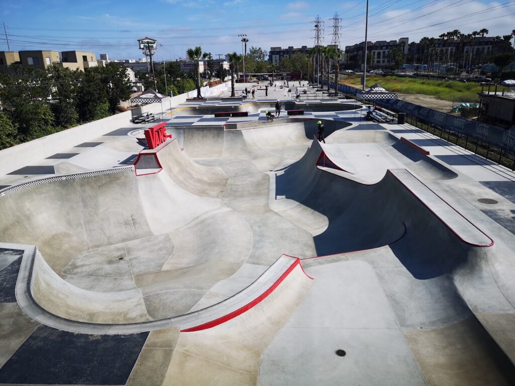 Vans Off The Wall Skatepark © Phil3636 on Google Maps