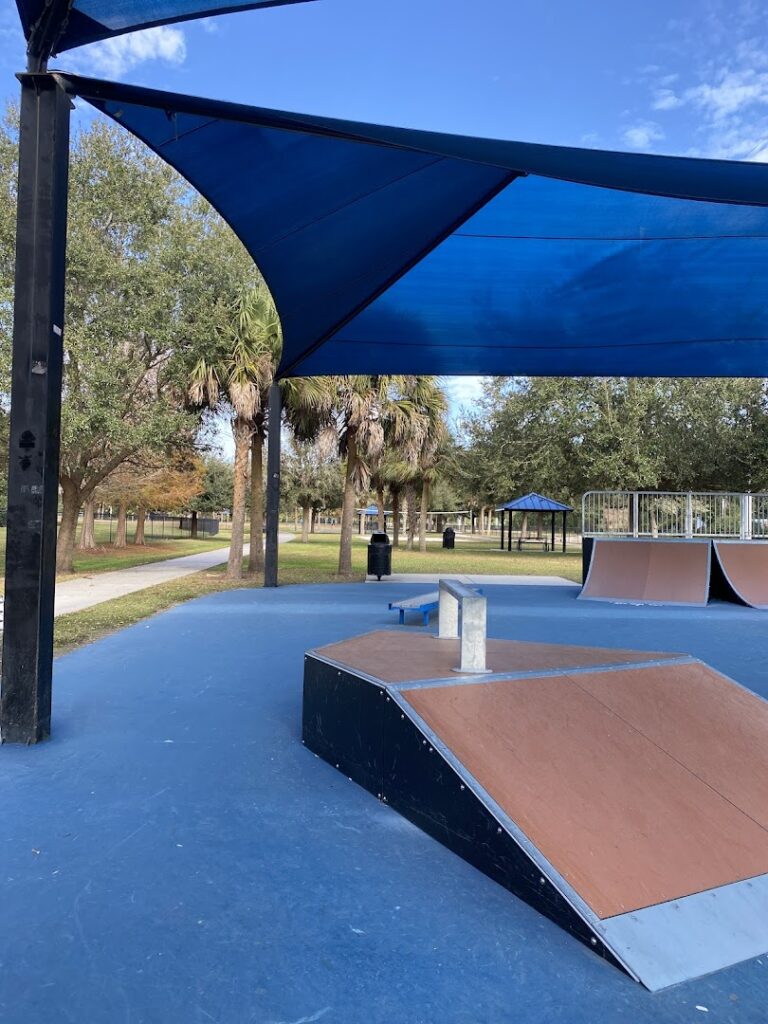 Azalea Skate Parking Lot © Videos de juanqui #juan m rojas on Google Maps