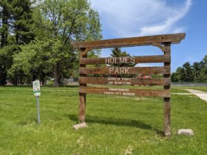 Holmes Park © Alexander Vallar on Google Maps
