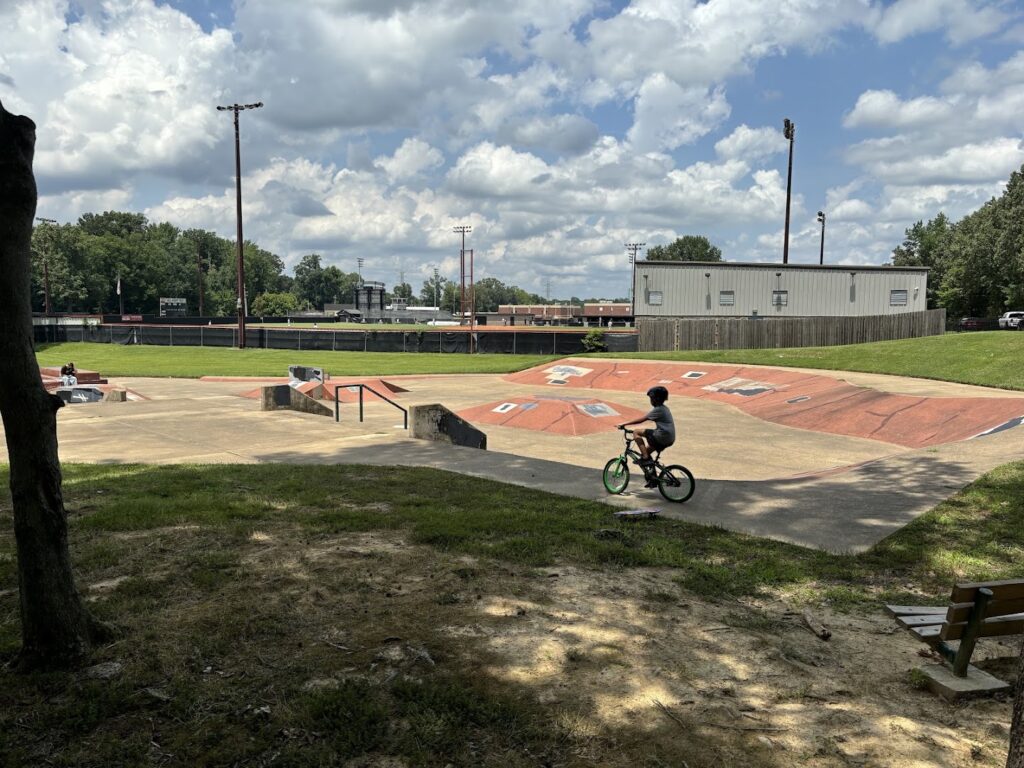 Houston Levee Skate Park © Frjinn on Google Maps