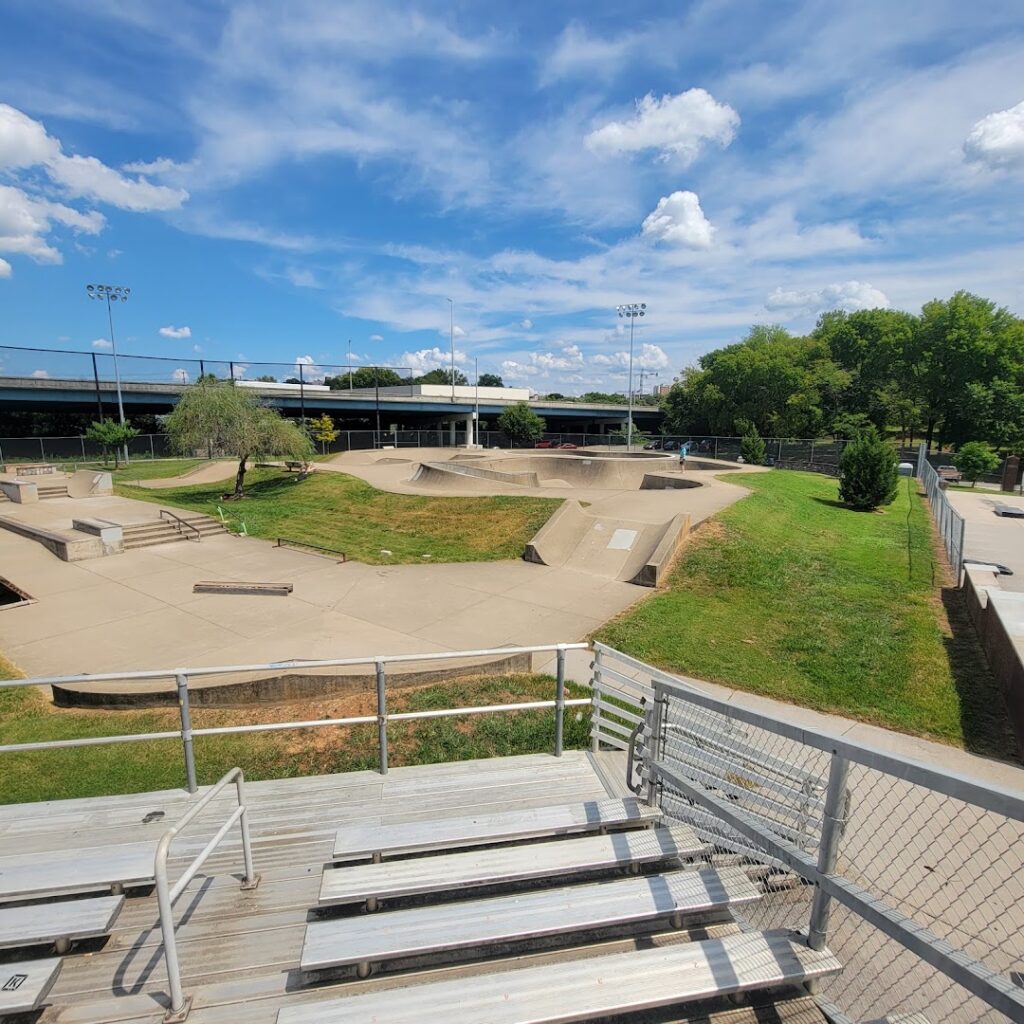 Knoxville Skatepark © 匕工êれ 丹れムモㄥツ on Google Maps