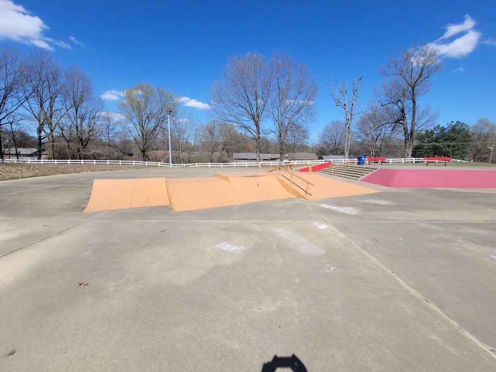 Latimer Lakes Skate Park © Benjamin Smith on Google Maps
