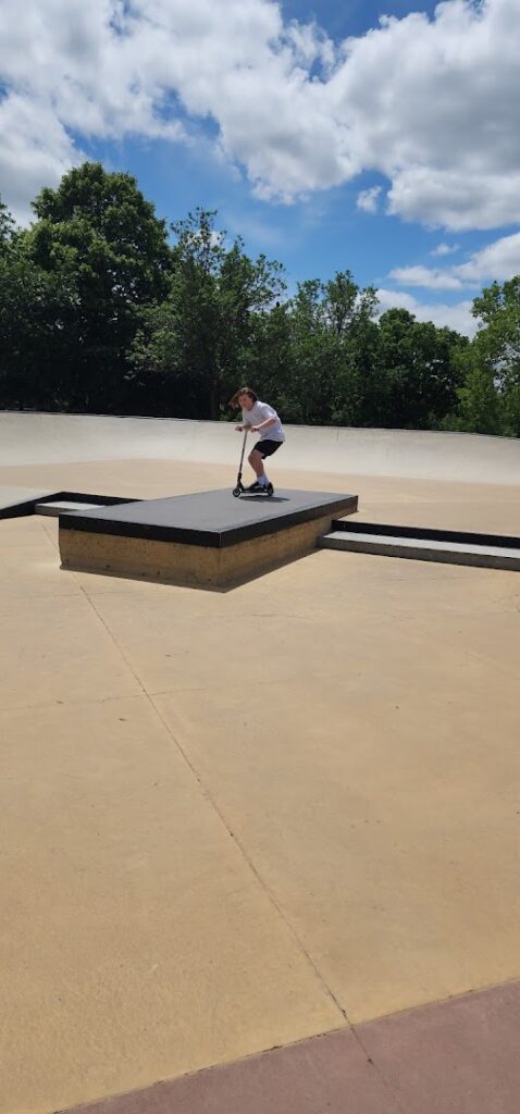 St. Cloud Skate Park © HOLLYWOOD PlumbKra8zySRT on Google Maps